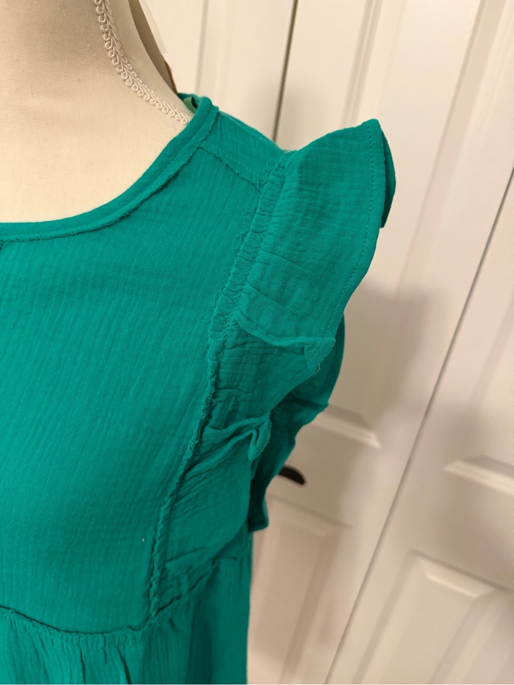 New In Sleeveless Kelly Green Ruffle Peplum Top Size Large NWT - Picture 7 of 15